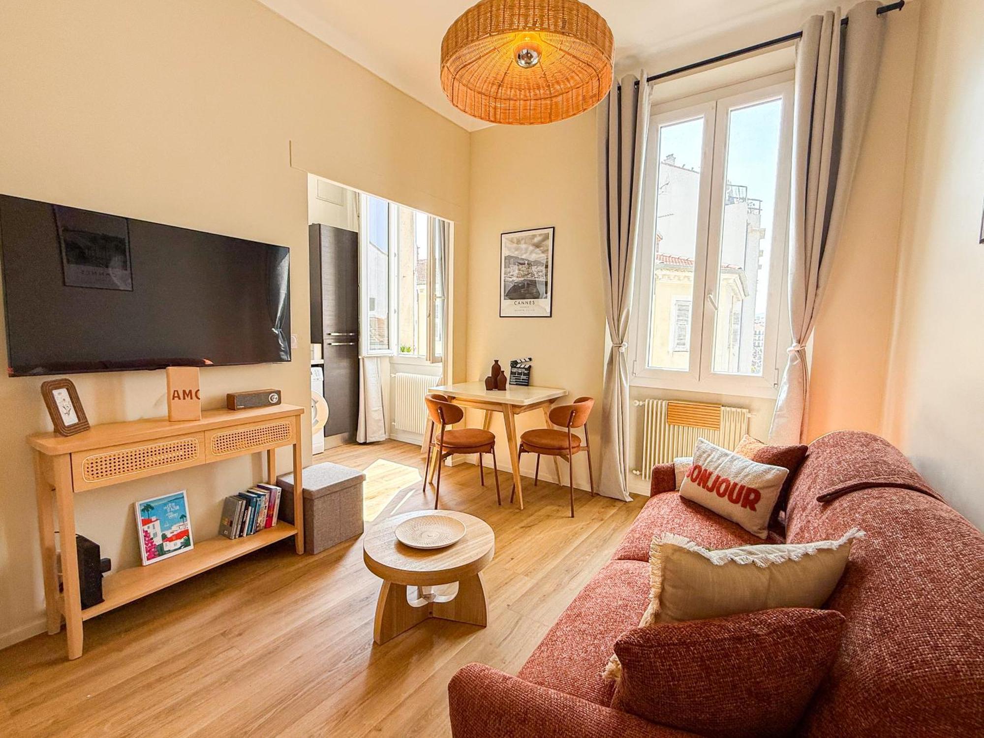 Tosca - Air Conditioning- Center - & Palais 2 Min Apartment